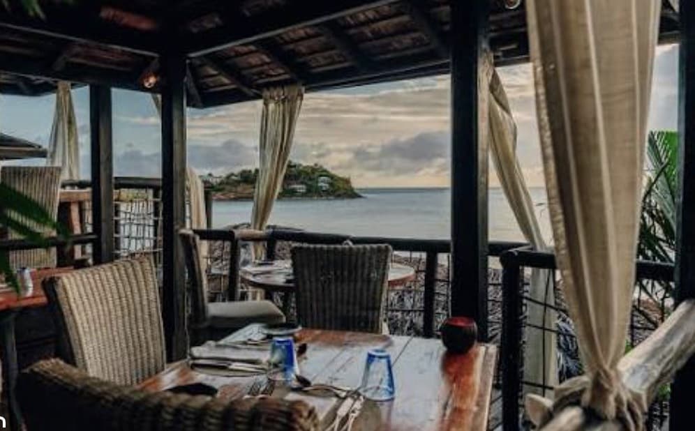 Sheer Rocks’ spectacular clifftop dining setting