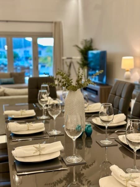 Indoor dining for 8 in the Coco Palms great room